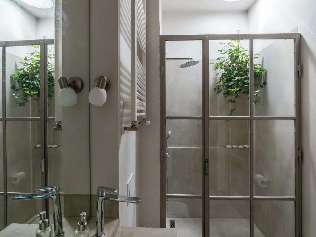 VELUX virsgaismas logi un gaismas tuneļi